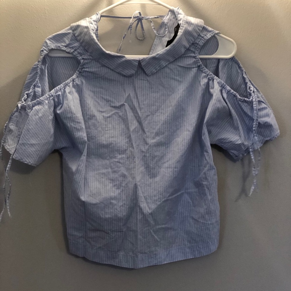 Cute blue top